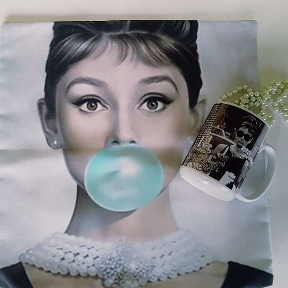 Pillow Cover & Mug Audrey Hepburn and Breakfast at Tiffanys 16 Inch Square - Picture 7 of 10